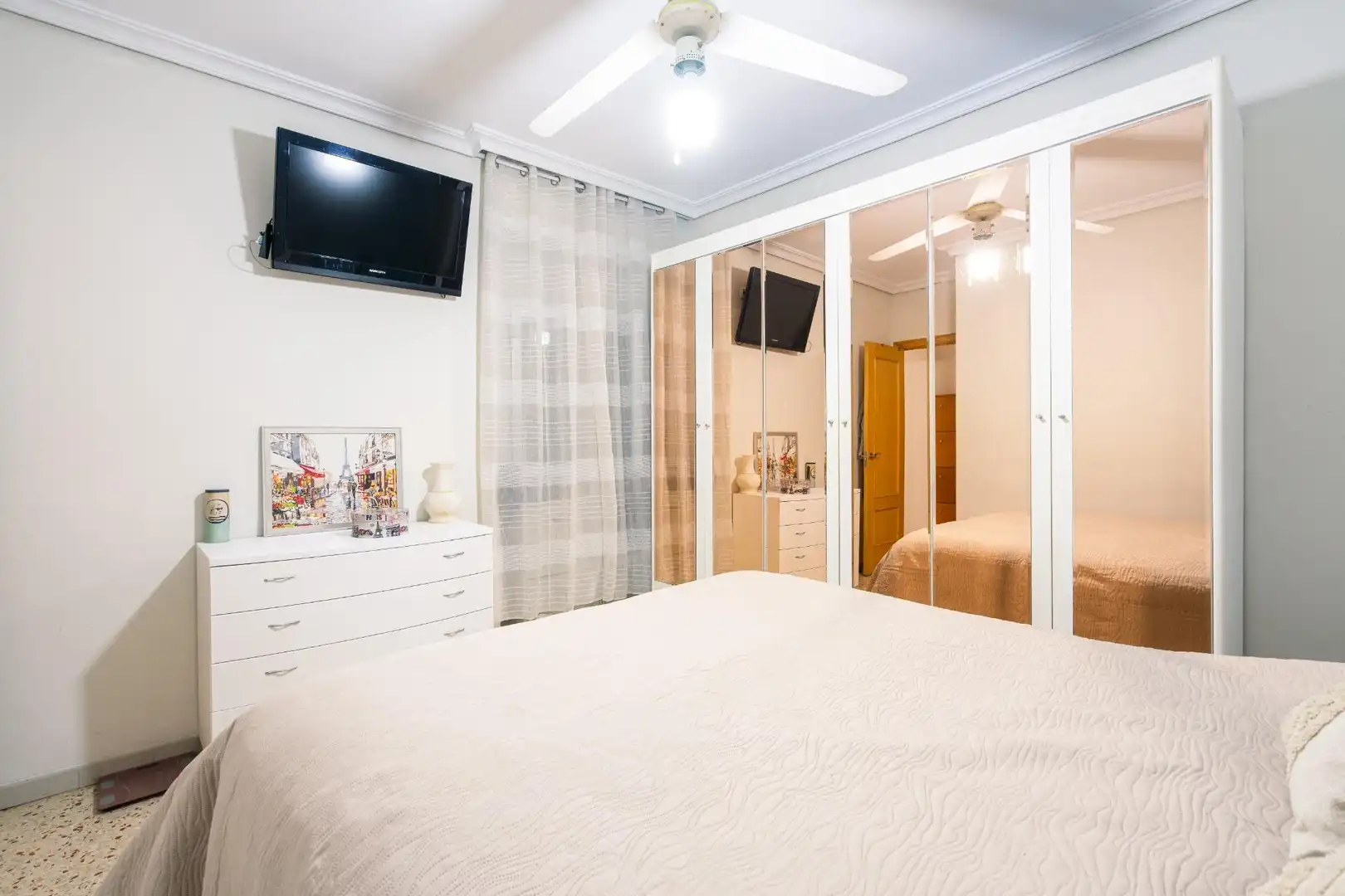 Bedroom of Flat for sale in Sevilla  with Air Conditioner, Furnished and Balcony