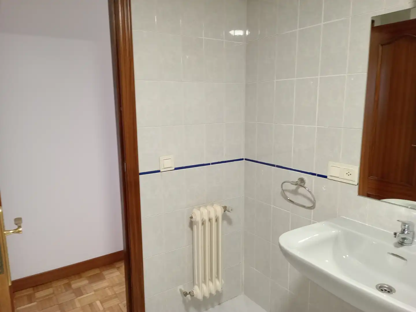 Bathroom of Flat for sale in Santa Marta de Tormes  with Air Conditioner, Heating and Parquet flooring