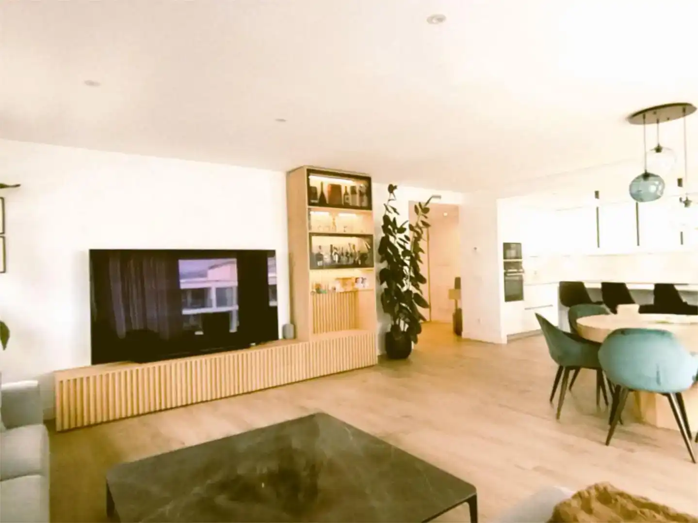 Living room of Flat for sale in Boadilla del Monte  with Air Conditioner, Swimming Pool and Balcony