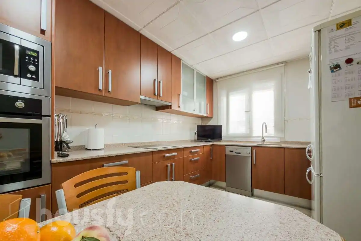 Kitchen of Houses for sale in Santa Coloma de Gramenet  with Air Conditioner, Heating and Private garden