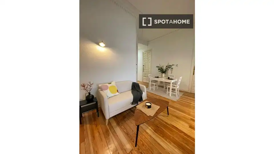 Exterior view of Flat for share in Madrid  with Air Conditioner, Heating and Furnished
