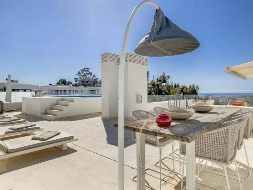 Penthouse with pool for sale in Nueva Andalucía