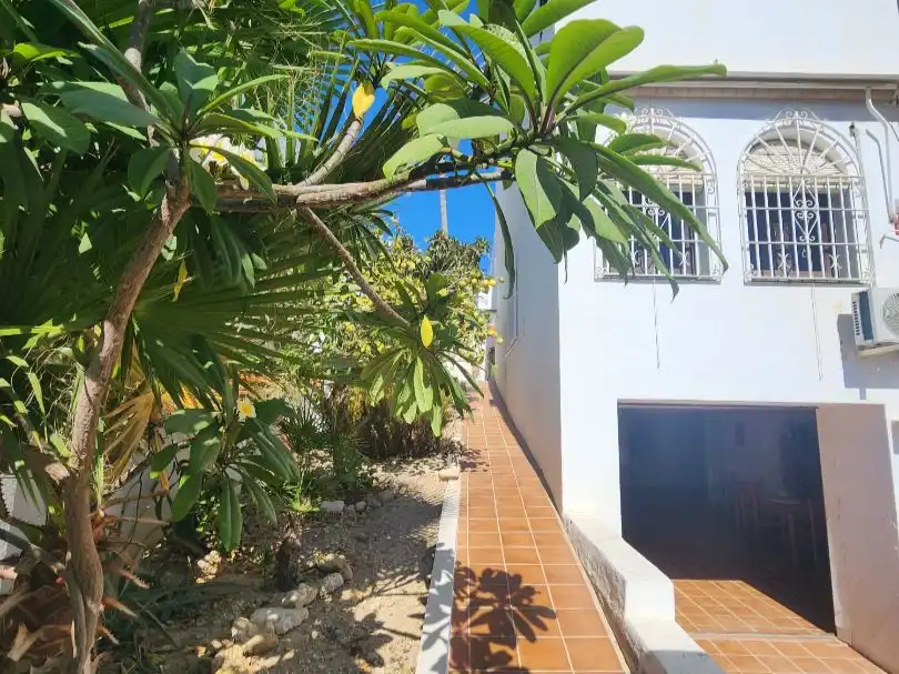 Casa pareada con jardín en venta en Debussy 12, imagen 2