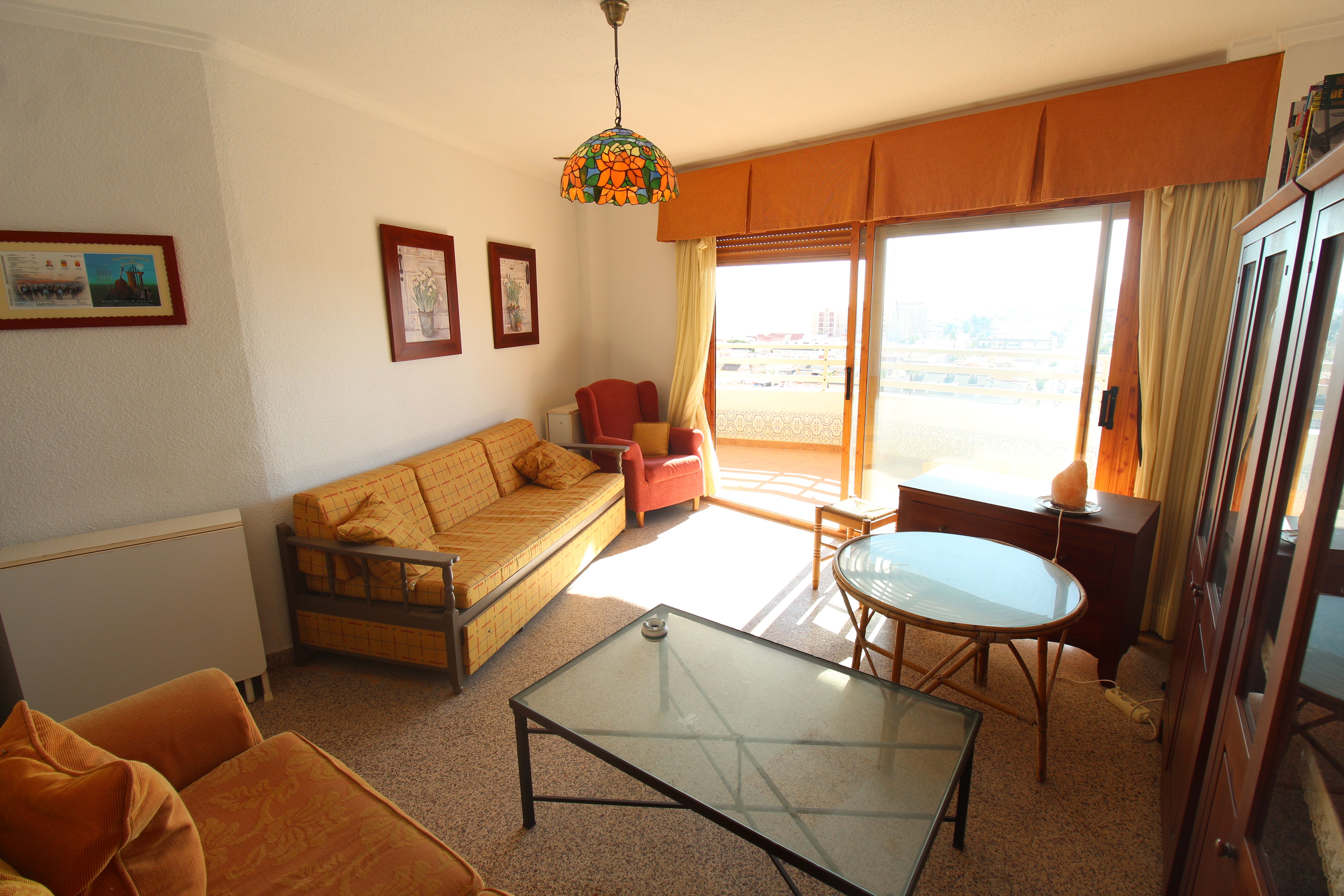 Sala de estar de Piso en venta en Torrevieja con Terraza, Amueblado y Lavadora