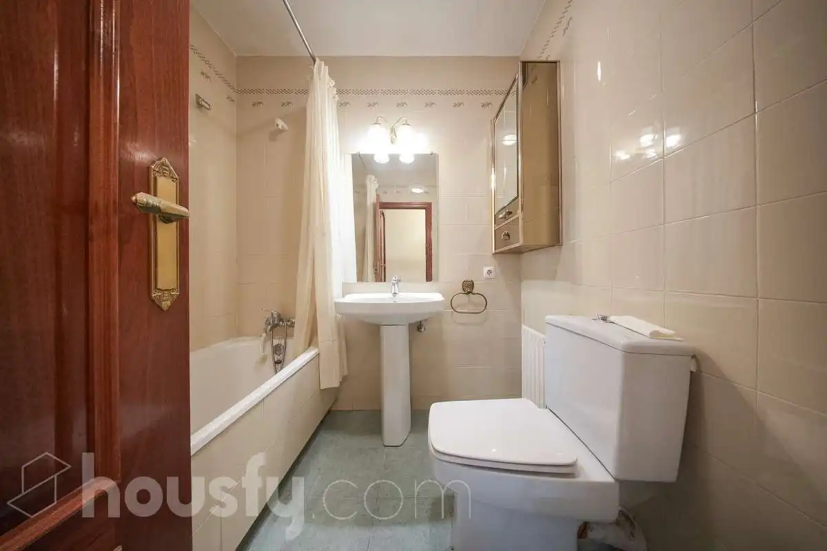 Baño de Piso en venta en Madrid con Aire acondicionado, Calefacción y Jardín privado