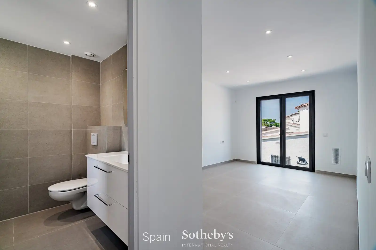 Casa pareada con piscina en venta en Carrer Requesens, imagen 18