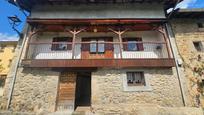 Vista exterior de Casa adosada en venda en Valle de Mena amb Balcó