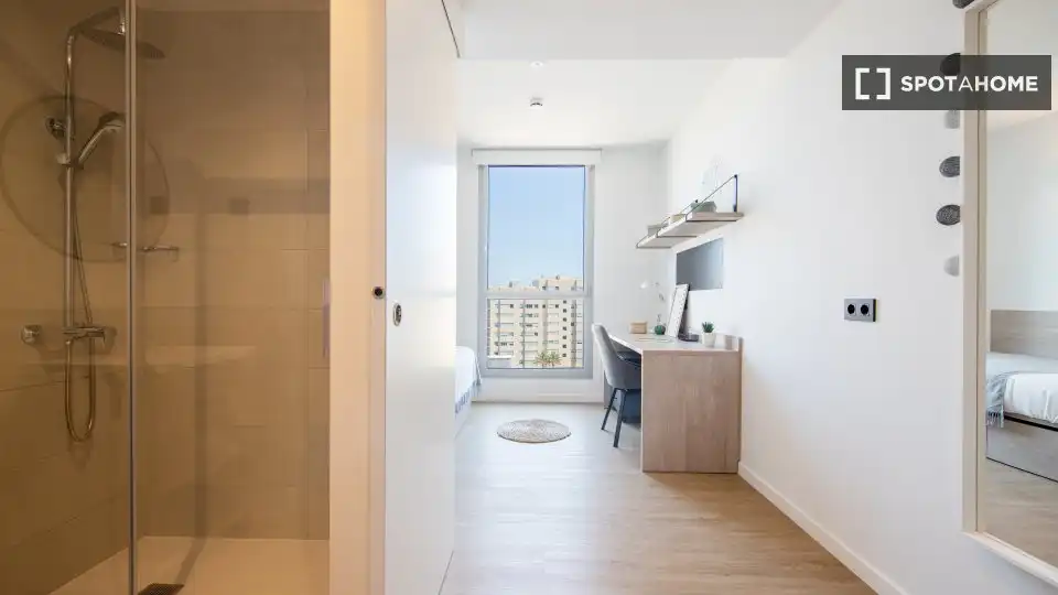 Room in Port Forum