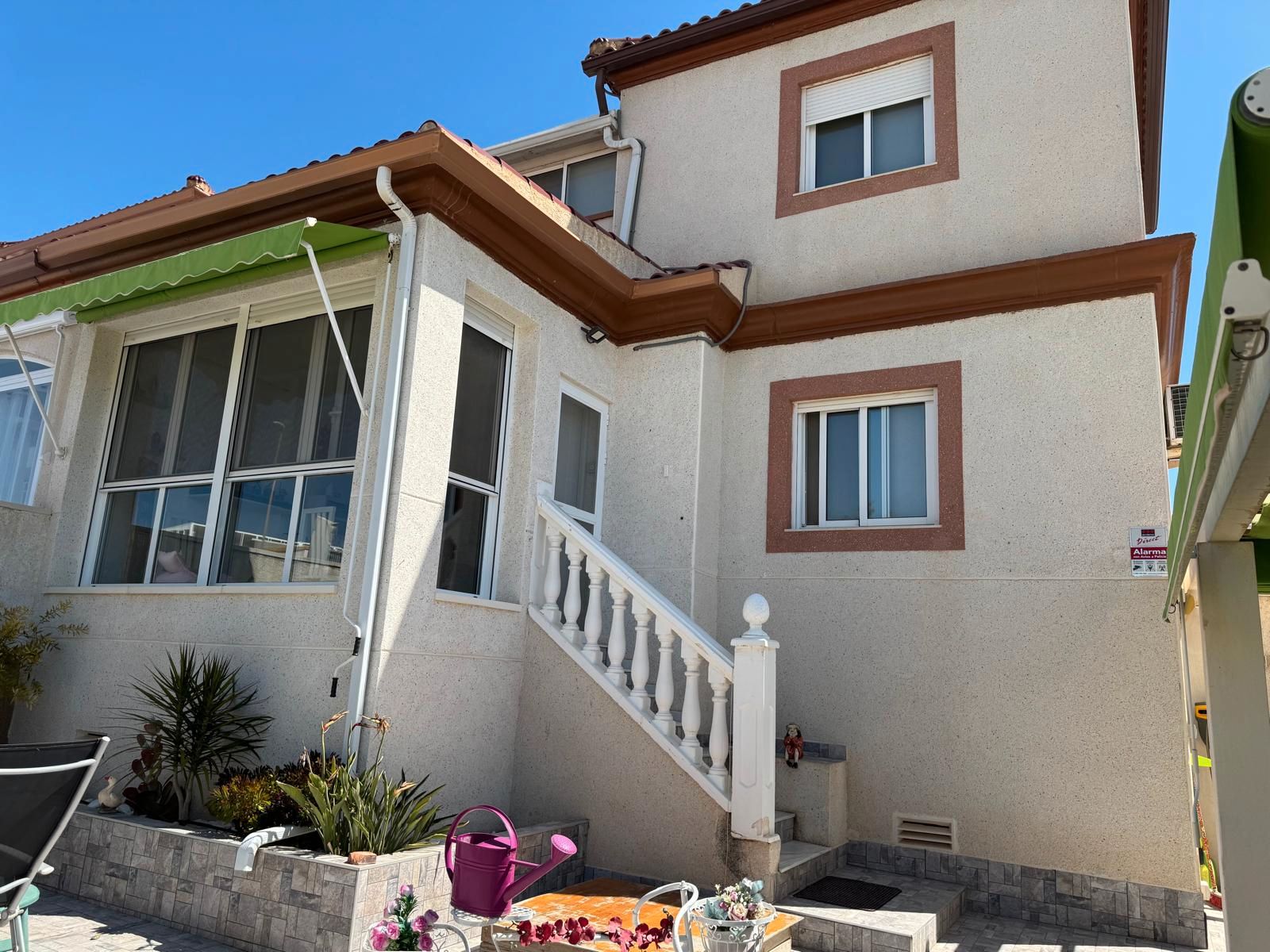 Vista exterior de Casa adosada en venda en San Fulgencio amb Aire condicionat, Calefacció i Jardí privat