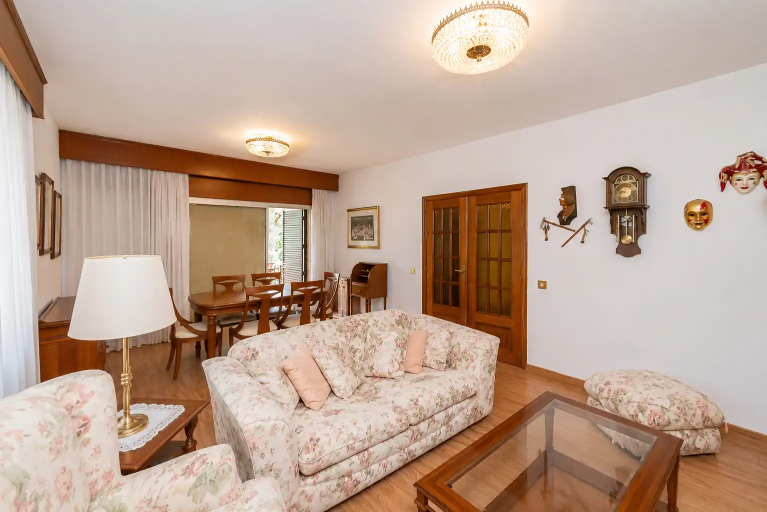 Sala d'estar de Casa o xalet en venda en Pozuelo de Alarcón amb Calefacció, Jardí privat i Terrassa