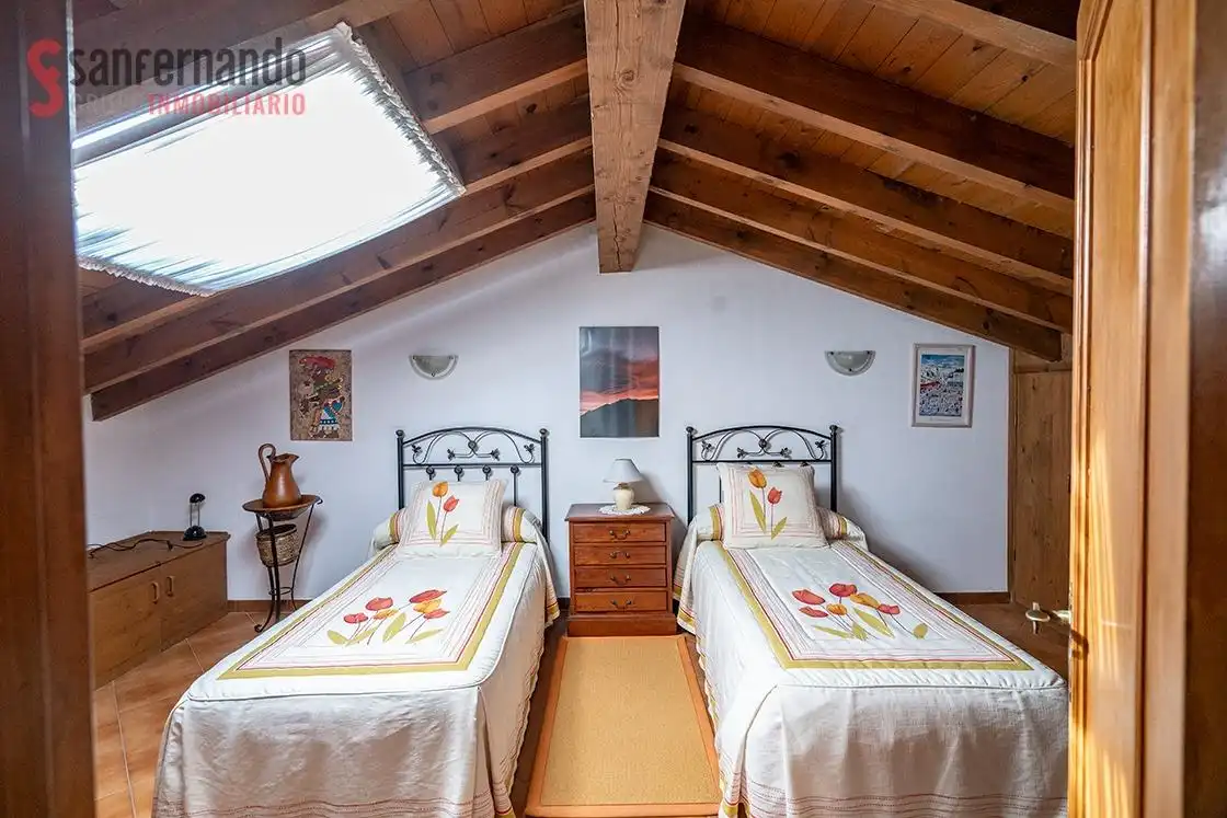 Schlafzimmer von Haus oder Chalet zum Verkauf in Torrelavega  mit Heizung, Privatgarten und Terrasse