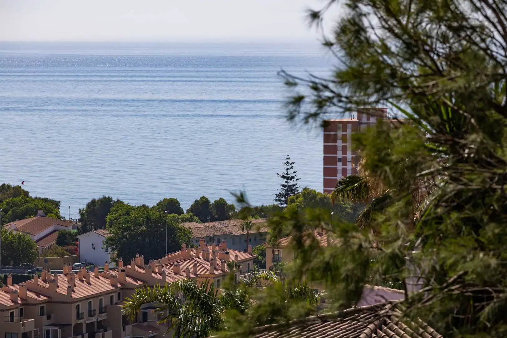 Vista exterior de Casa o xalet en venda en Manilva amb Jardí privat, Terrassa i Traster