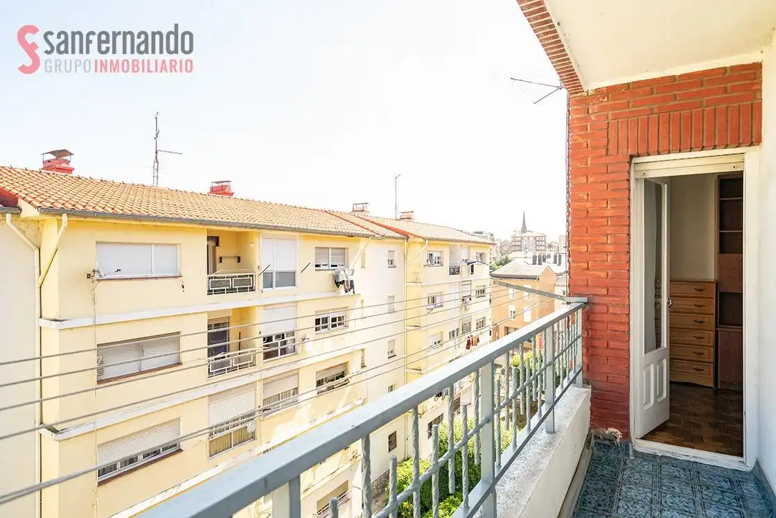 Piso con ascensor en venta en Calle Calle Agustín Riancho, imagen 5