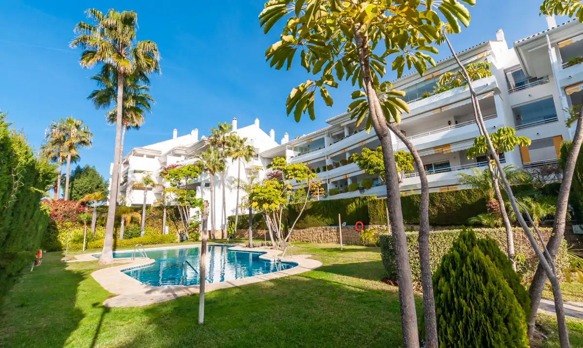 Vista exterior de Piso en venta en Marbella con Piscina