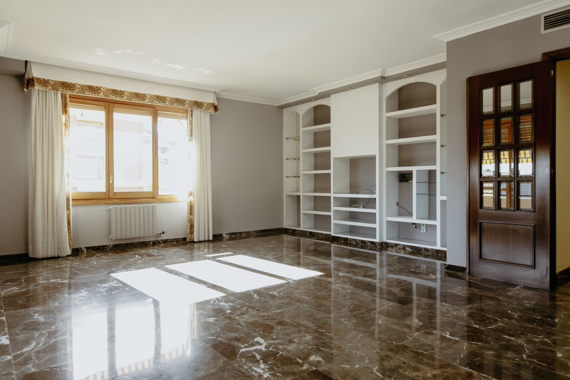 Living room of Flat to rent in  Huesca Capital  with Air Conditioner, Heating and Terrace