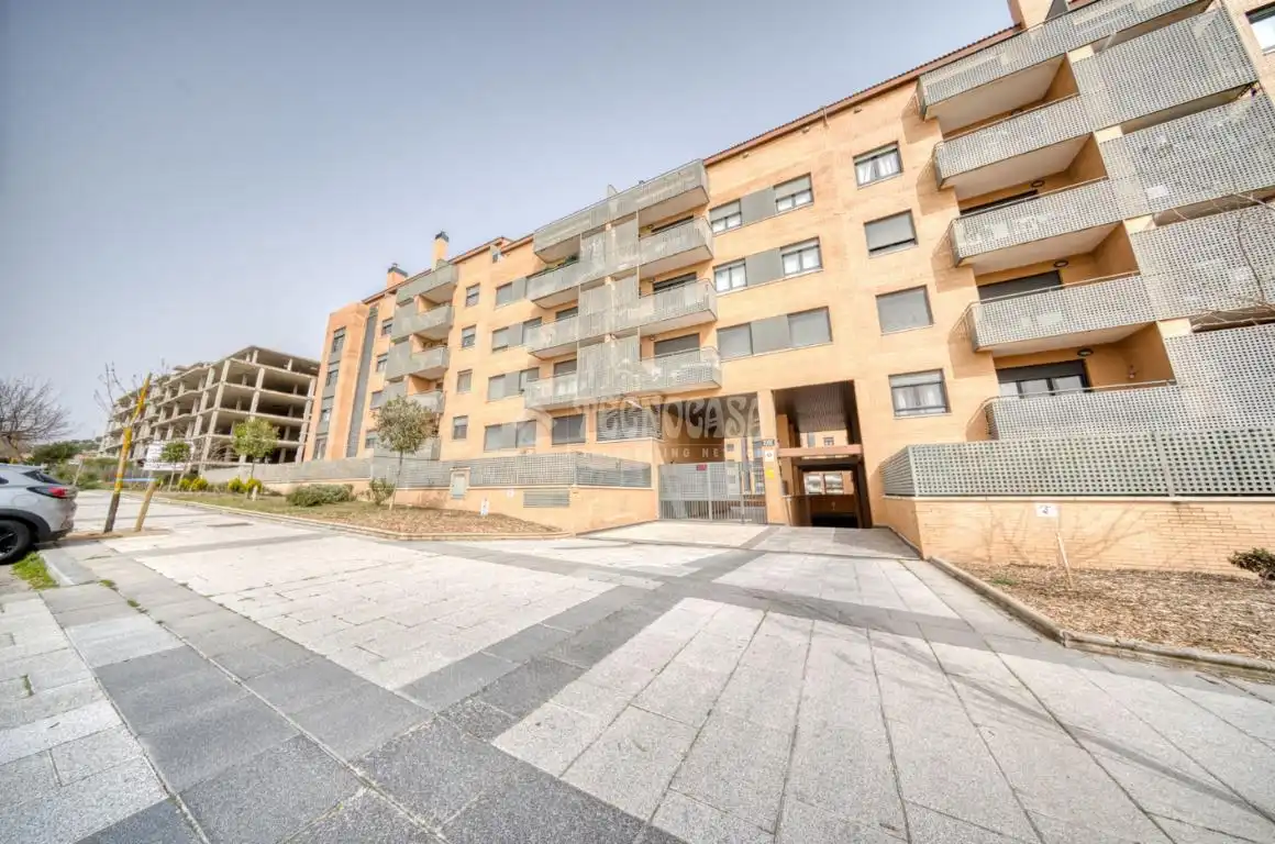 Vista exterior de Piso en venta en Arroyo de la Encomienda con Terraza, Trastero y Piscina comunitaria