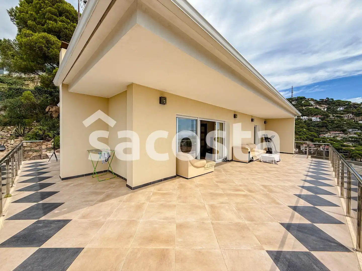 Terrasse von Haus oder Chalet zum Verkauf in Lloret de Mar mit Klimaanlage, Heizung und Privatgarten