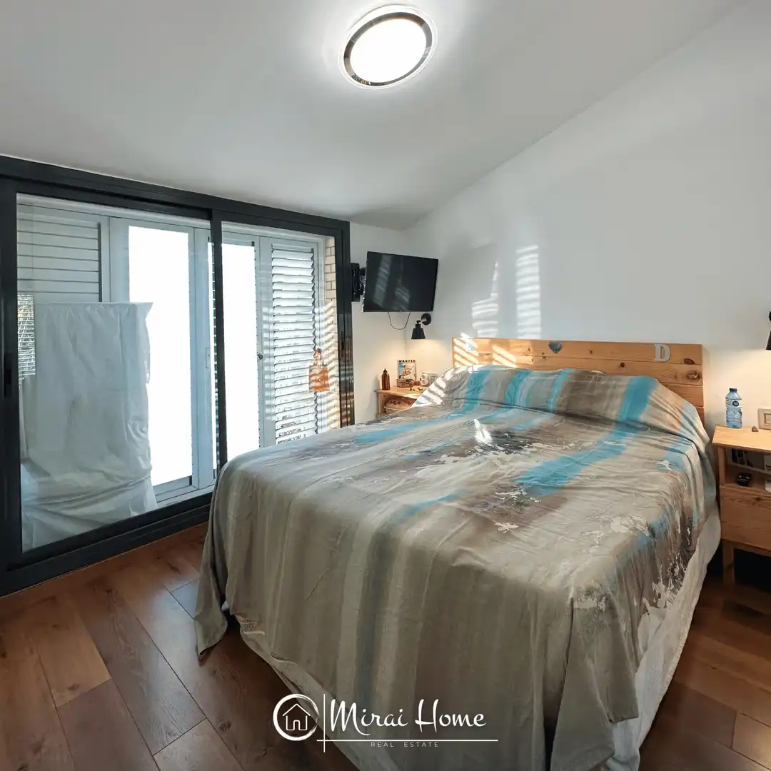 Dormitori de Dúplex en venda en Santa Coloma de Gramenet amb Aire condicionat, Calefacció i Parquet