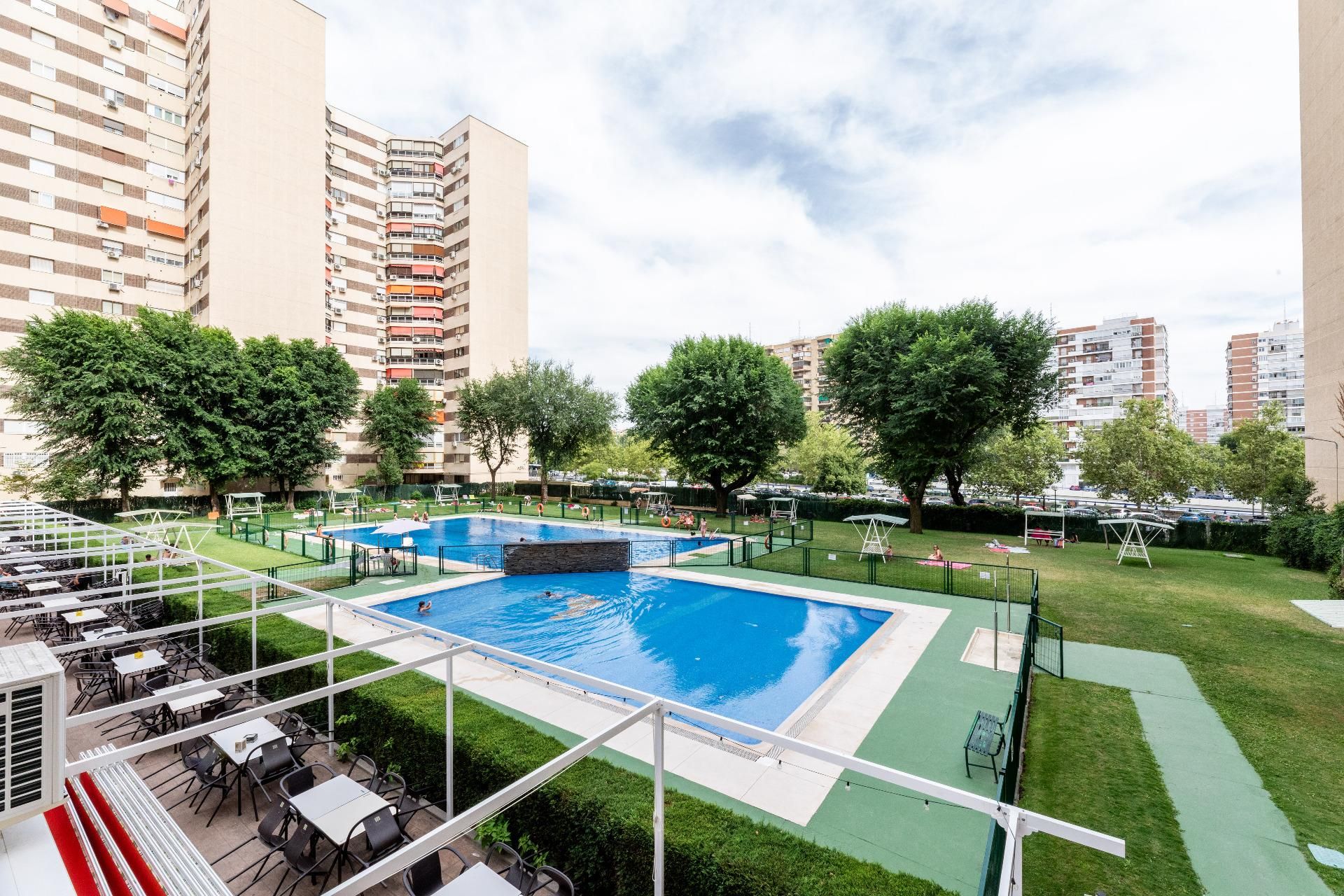 Piscina de Pis en venda en  Madrid Capital amb Aire condicionat, Calefacció i Jardí privat