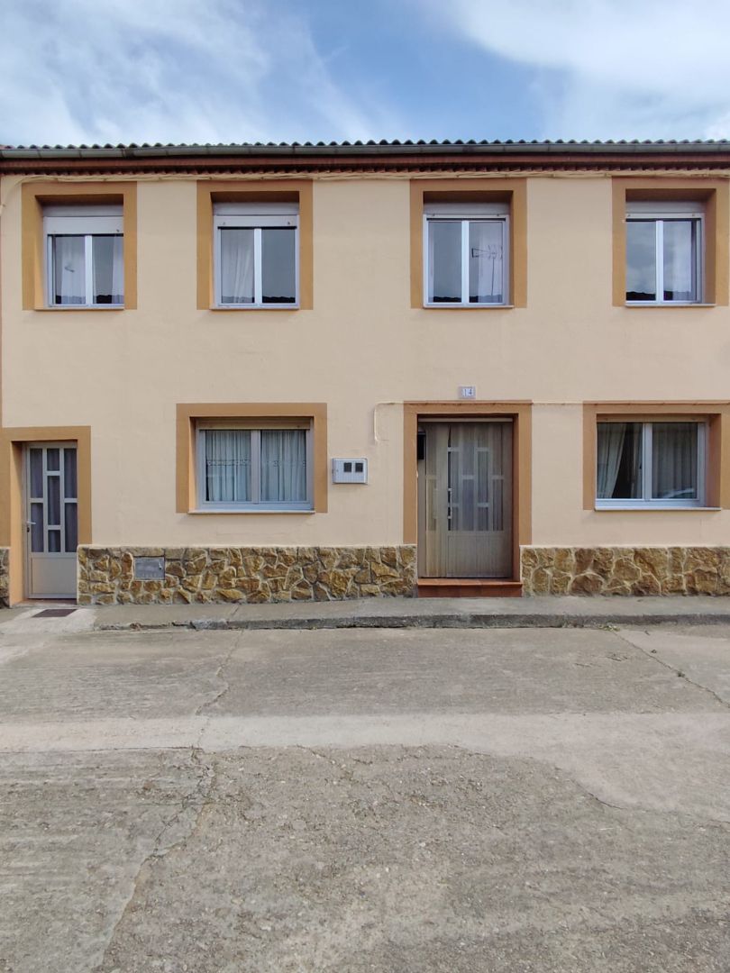 Exterior view of House or chalet for sale in San Miguel del Valle  with Furnished