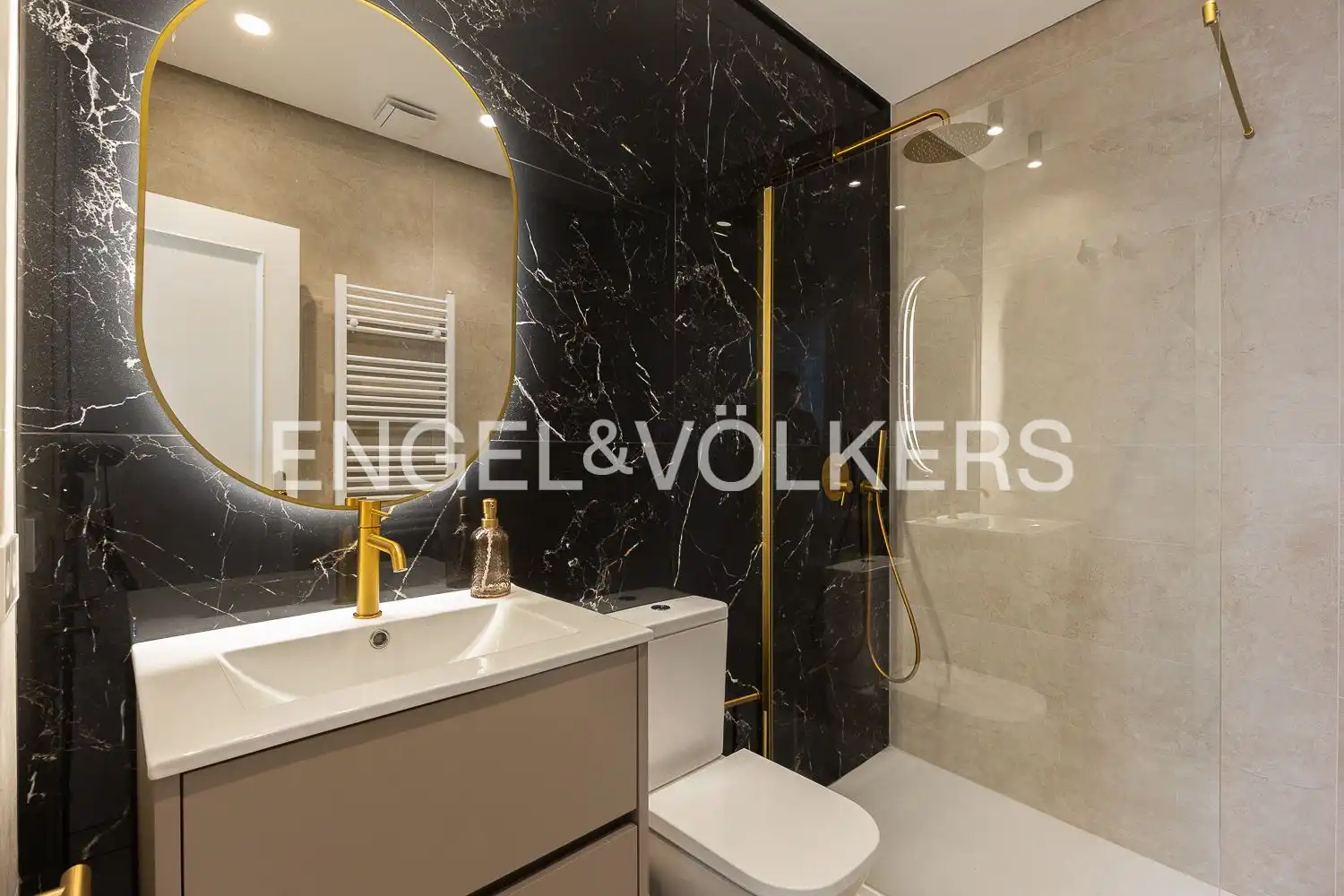 Bathroom of Attic for rent in Valencia  with Air Conditioner, Heating and Terrace