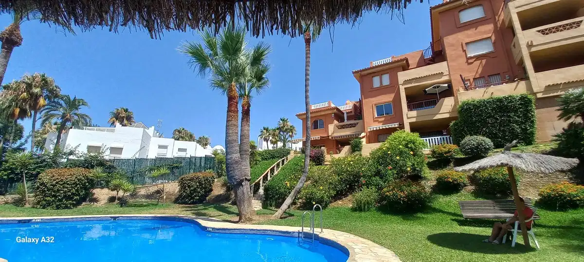 Vista exterior de Planta baixa en venda en Marbella amb Aire condicionat, Calefacció i Terrassa