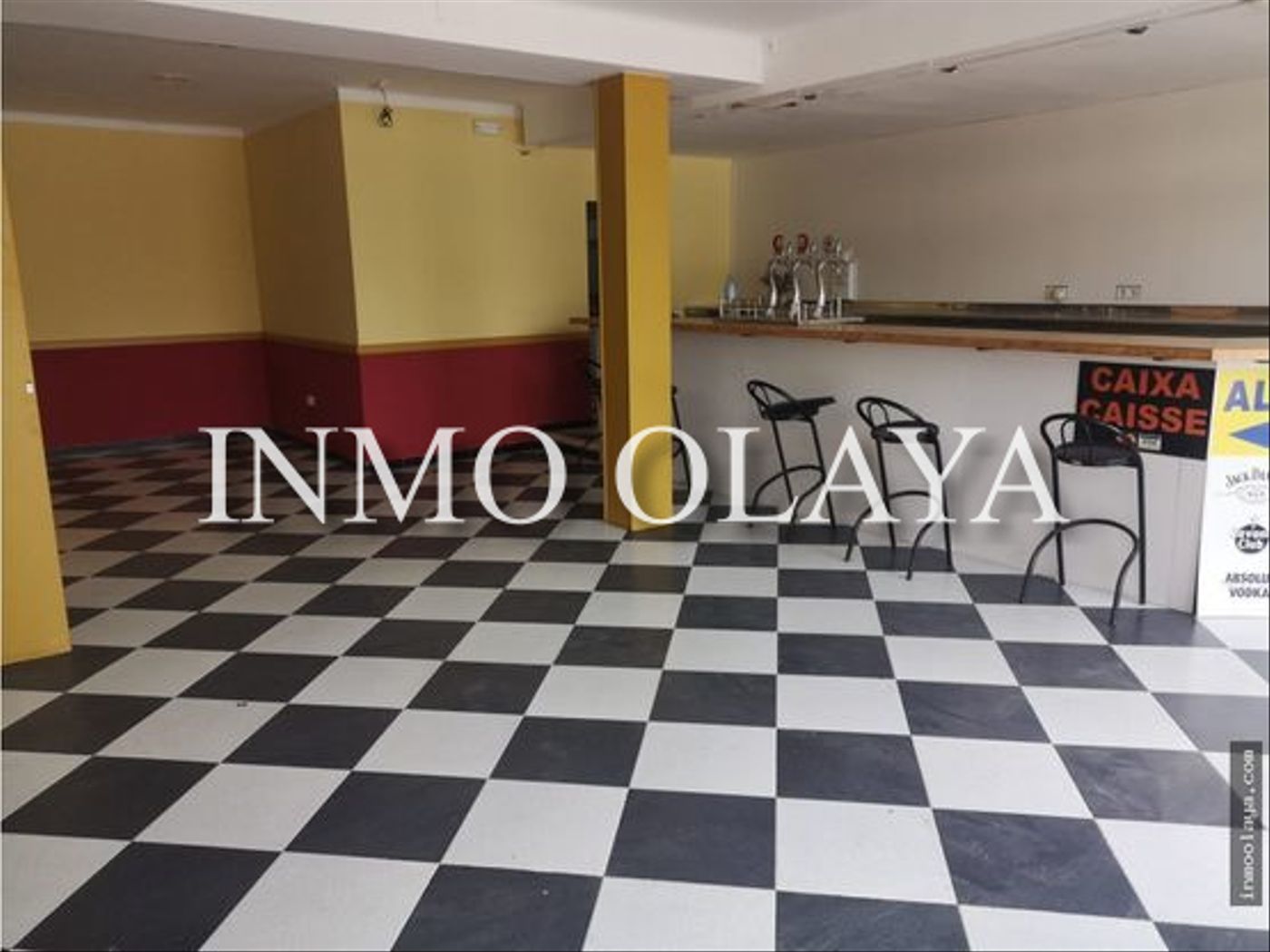 Local en traspaso en La Jonquera con Aire acondicionado