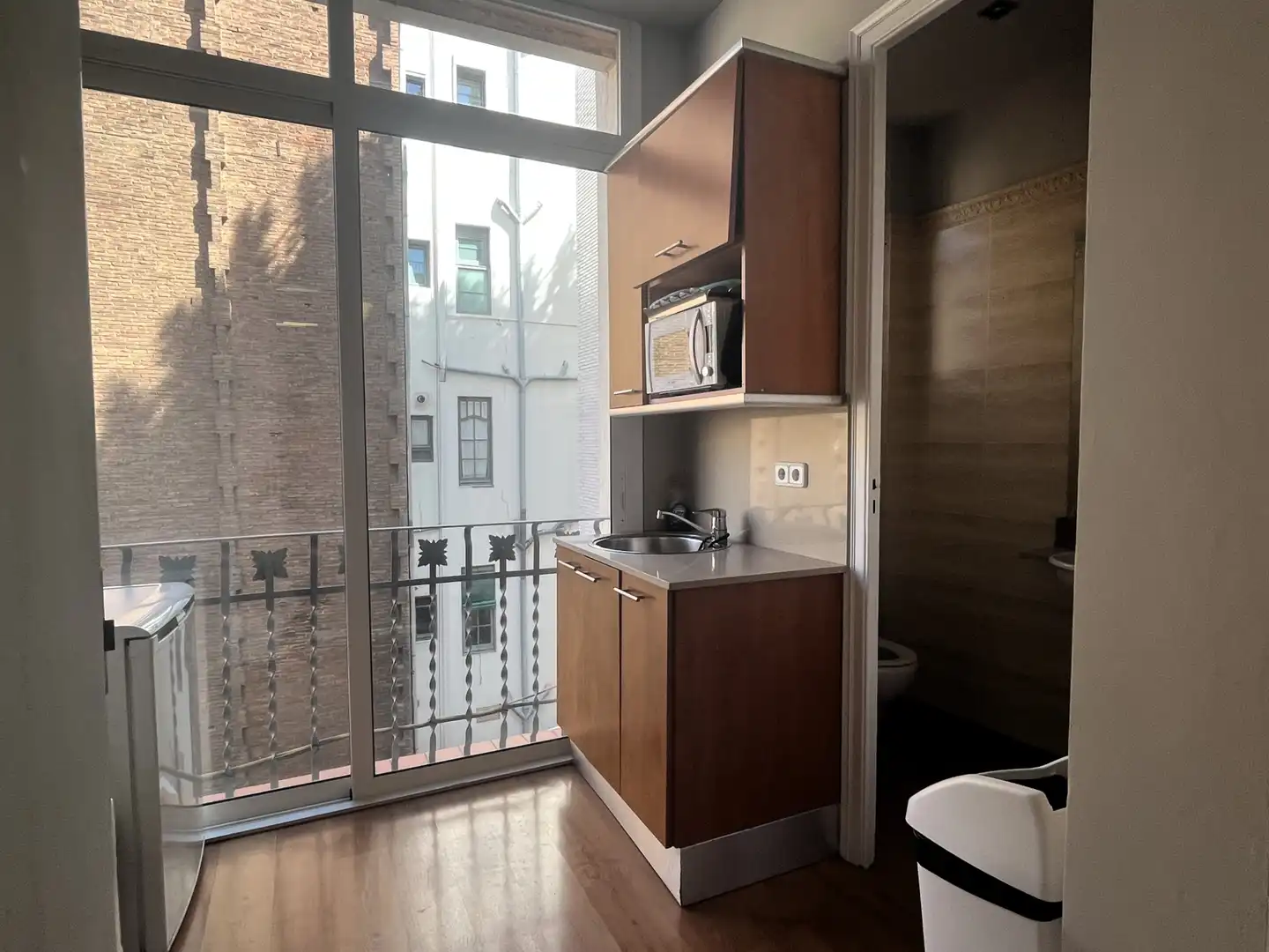 Cocina de Oficina de alquiler en Barcelona con Aire acondicionado, Calefacción y Amueblado