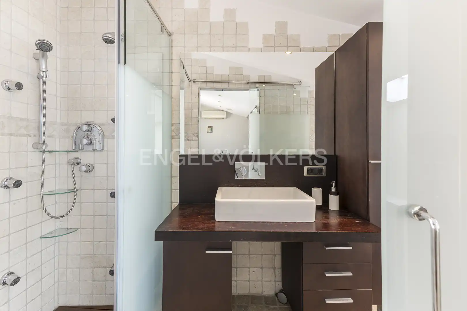 Baño de Casa o chalet en venta en Barcelona con Aire acondicionado, Calefacción y Jardín privado