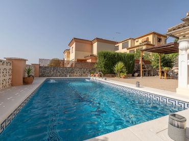 Detached house with pool for sale in Camino ALBARRATE, DE
