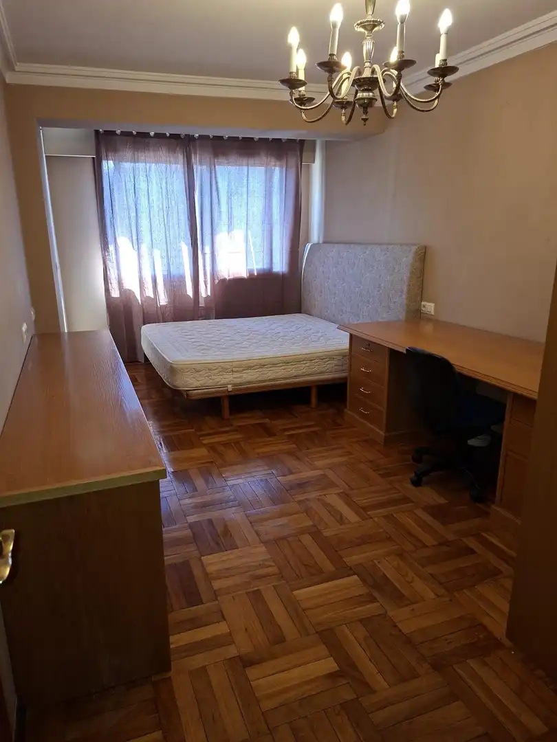 Habitación de Piso de alquiler en Vigo  con Calefacción, Parquet y Amueblado