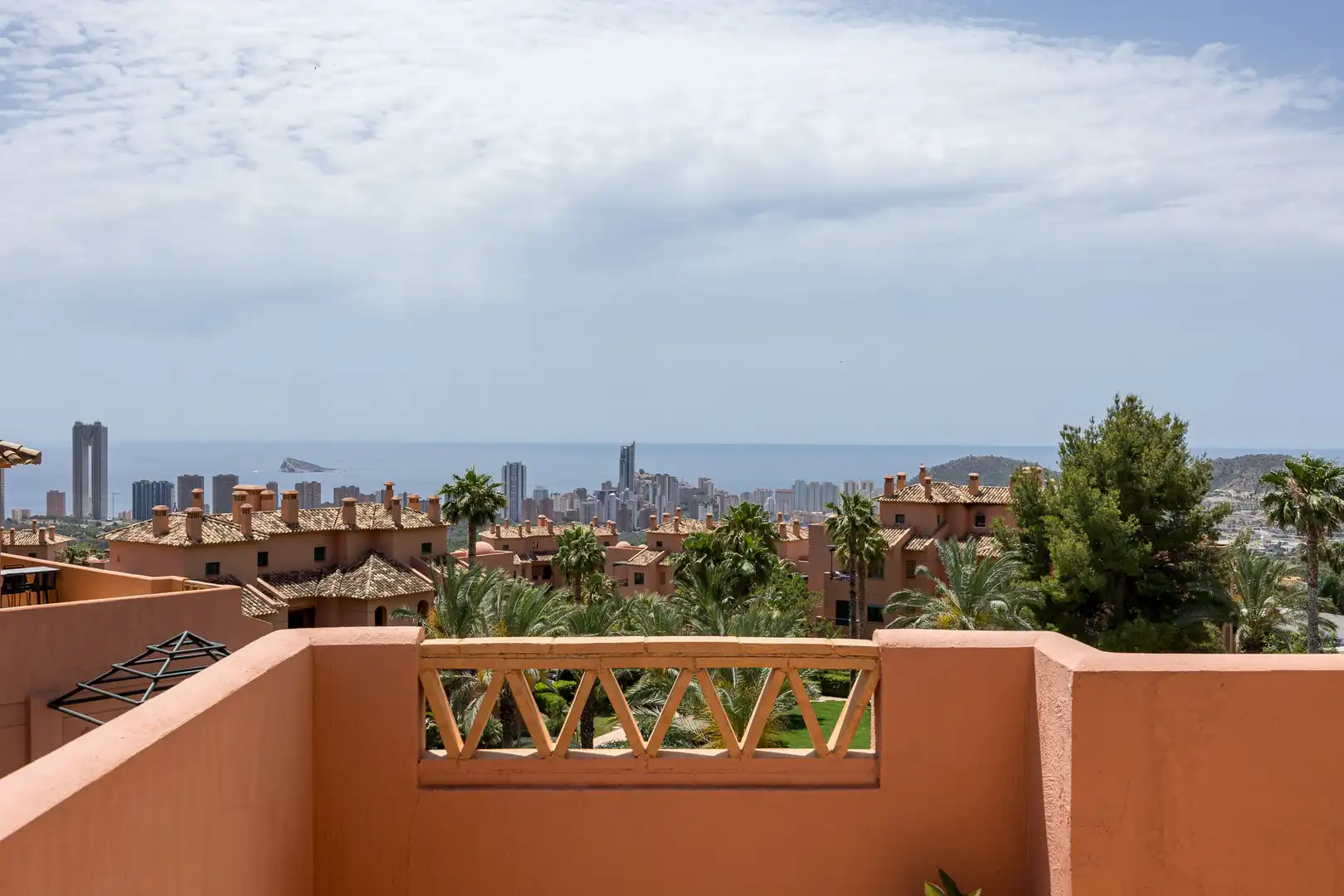 Vista exterior de Àtic en venda en Finestrat amb Traster, Piscina i Moblat