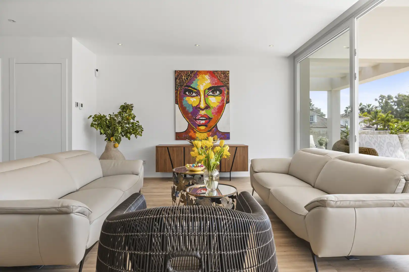 Sala de estar de Casa o chalet en venta en Marbella con Aire acondicionado, Jardín privado y Terraza