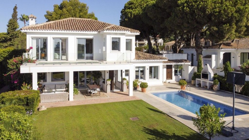 Exterior view of House or chalet for sale in Marbella  with Air Conditioner, Private garden and Terrace