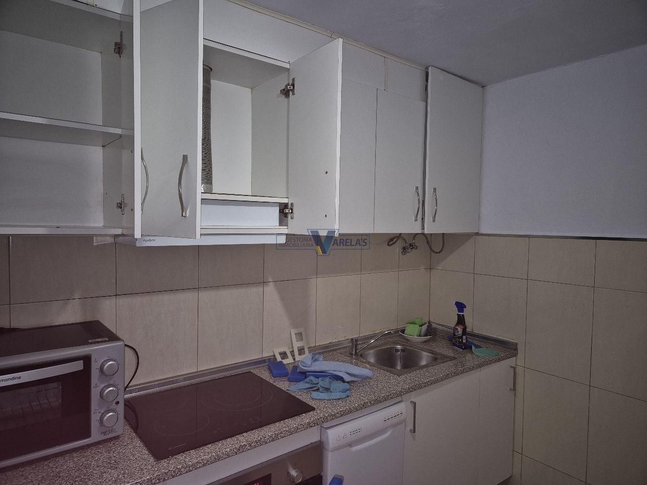 Cuina de Casa o xalet en venda en Ourense Capital  amb Calefacció, Jardí privat i Terrassa