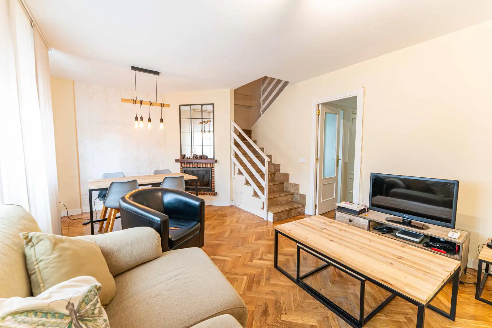 Living room of Houses for sale in Moralzarzal  with Heating, Parquet flooring and Oven