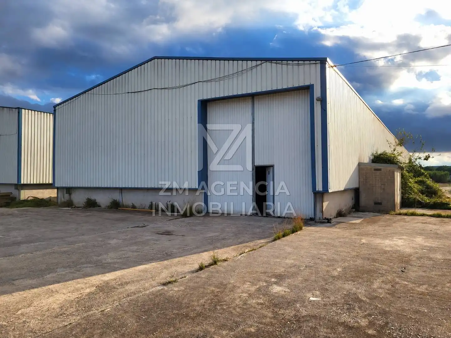 Vista exterior de Nau industrial en venda en Sant Mateu, Castellón