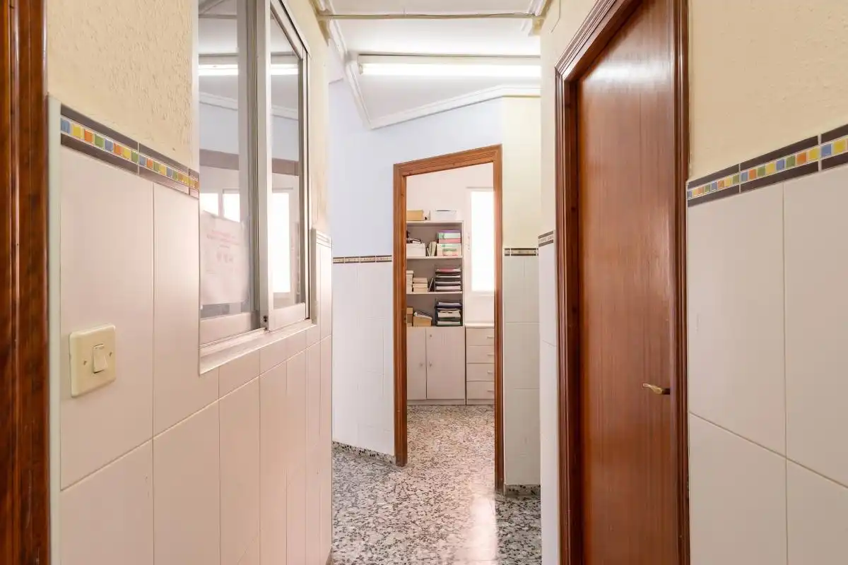 Erdgeschoss zum Verkauf in Valencia mit Klimaanlage, Heizung und Terrasse