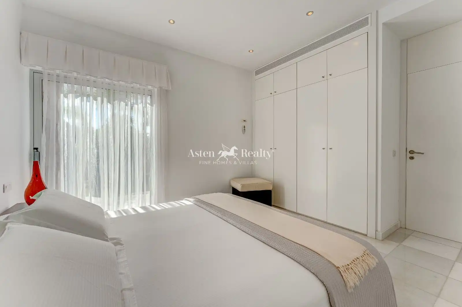 House with pool for sale in Londres, imagen 24