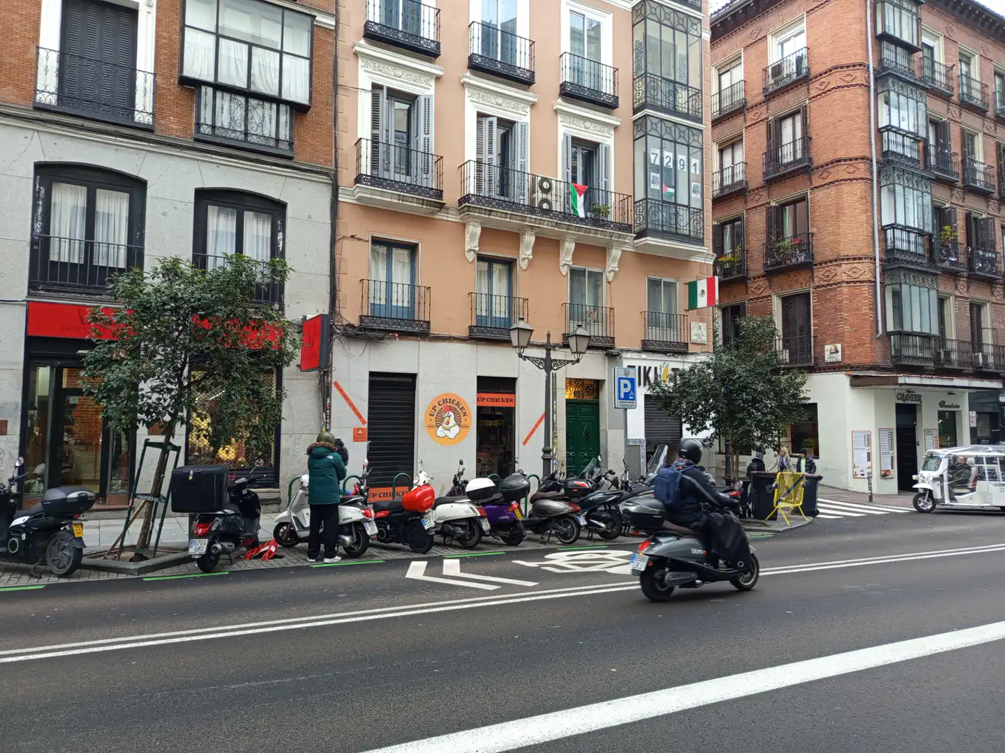 Vista exterior de Pis de lloguer en Madrid amb Calefacció, Moblat i Forn