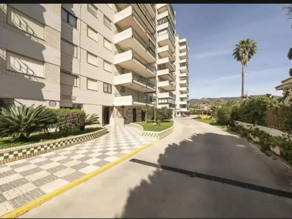 Vista exterior de Pis de lloguer en Benicasim / Benicàssim amb Aire condicionat, Piscina i Balcó