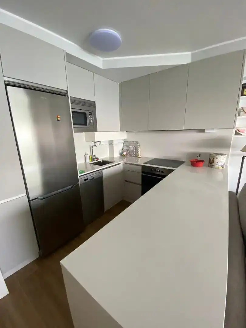 Küche von Wohnung zur Miete in Vigo  mit Privatgarten, Parkett und Möbliert