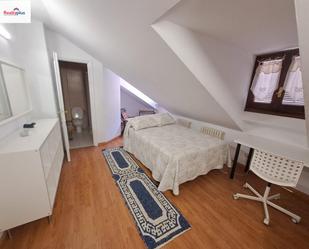 Dormitori de Casa o xalet en venda en Segovia Capital amb Terrassa i Balcó