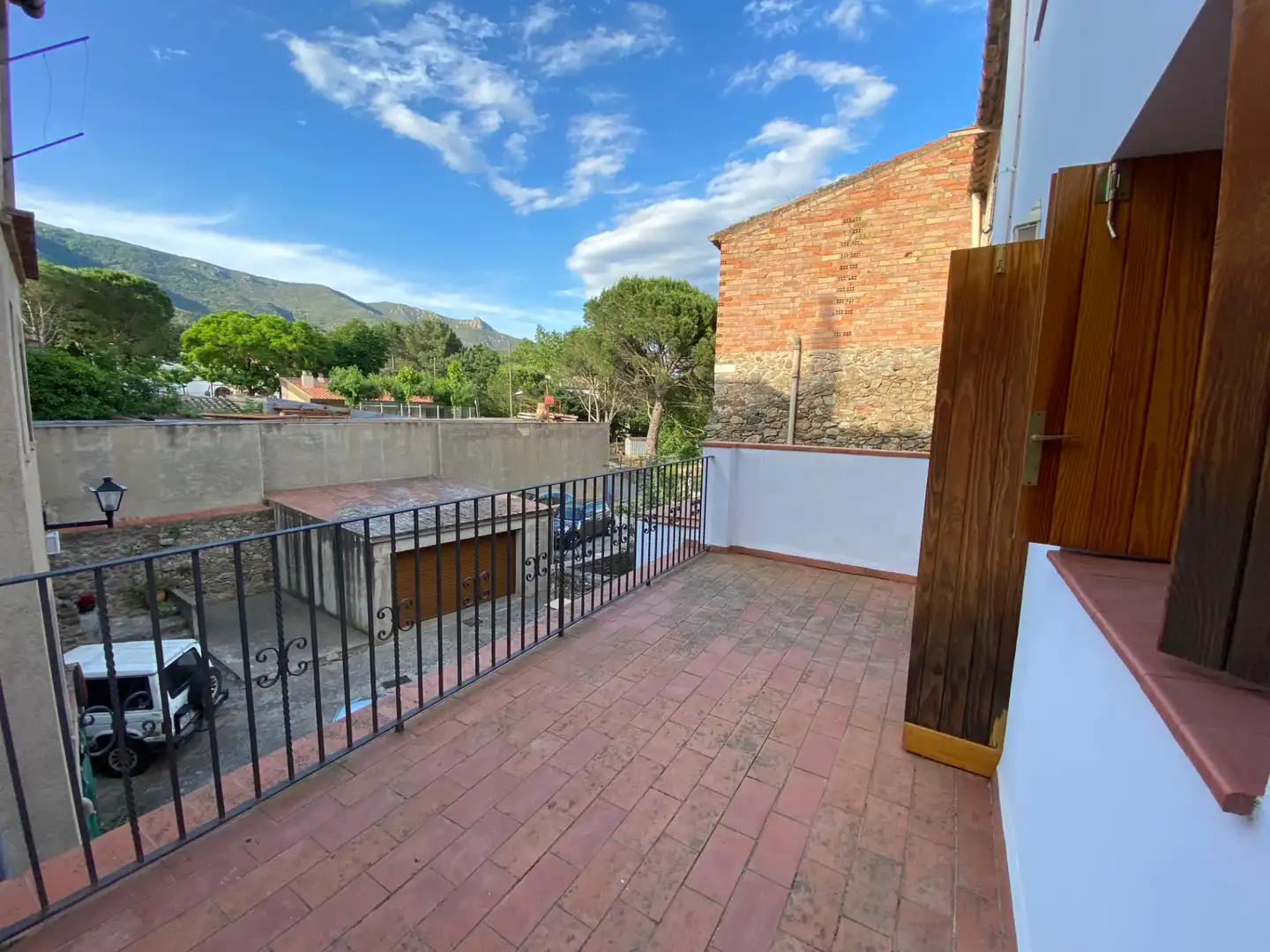Vista exterior de Casa adosada en venta en Maçanet de Cabrenys con Calefacción, Amueblado y Balcón