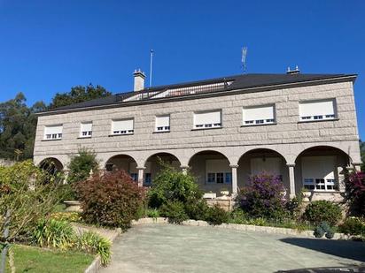 Vista exterior de Casa o xalet en venda en Carballo amb Calefacció, Parquet i Terrassa