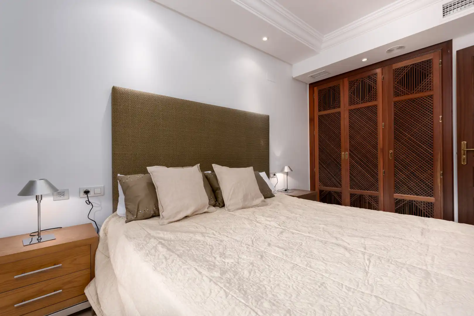 Dormitori de Apartament en venda en Estepona amb Aire condicionat, Terrassa i Piscina