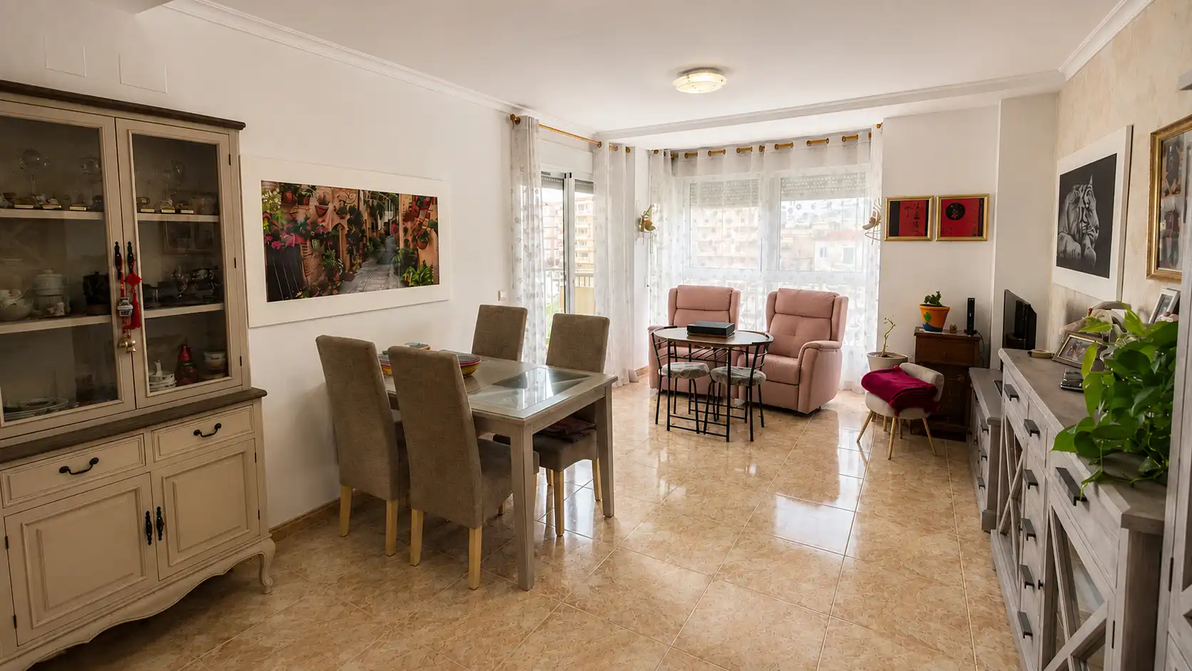 Comedor de Piso en venta en Valencia con Trastero, Horno y Balcón