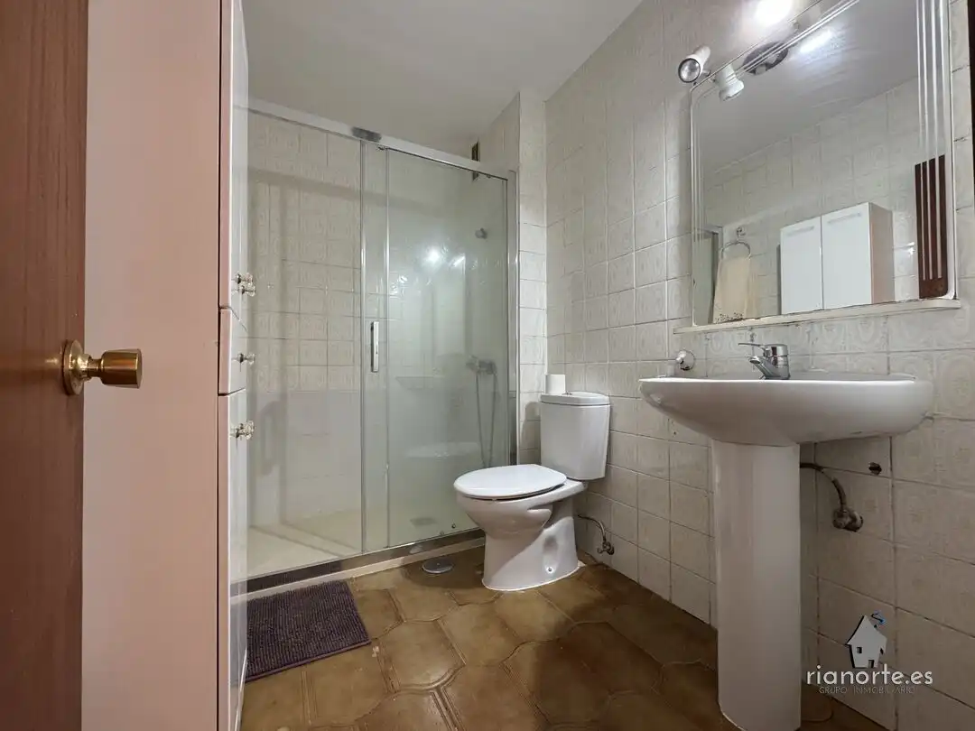 Baño de Piso en venta en Ribadesella con Calefacción