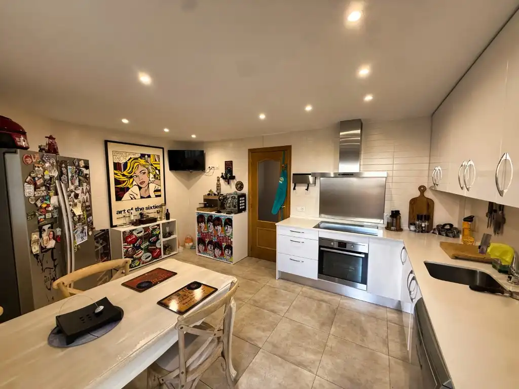 Küche von Einfamilien-Reihenhaus zum Verkauf in  Palma de Mallorca mit Klimaanlage, Terrasse und Möbliert