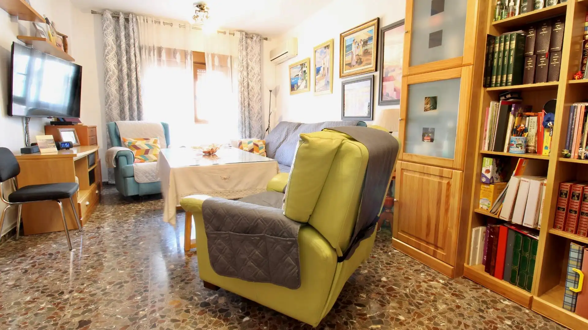 Sala de estar de Casa adosada en venta en Vegas del Genil con Aire acondicionado, Calefacción y Terraza
